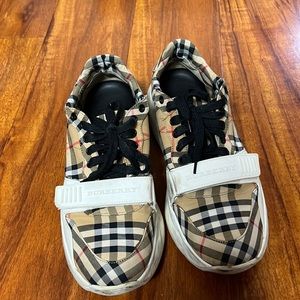 Worn burberry sneakers size 44 (10.5) mens no box